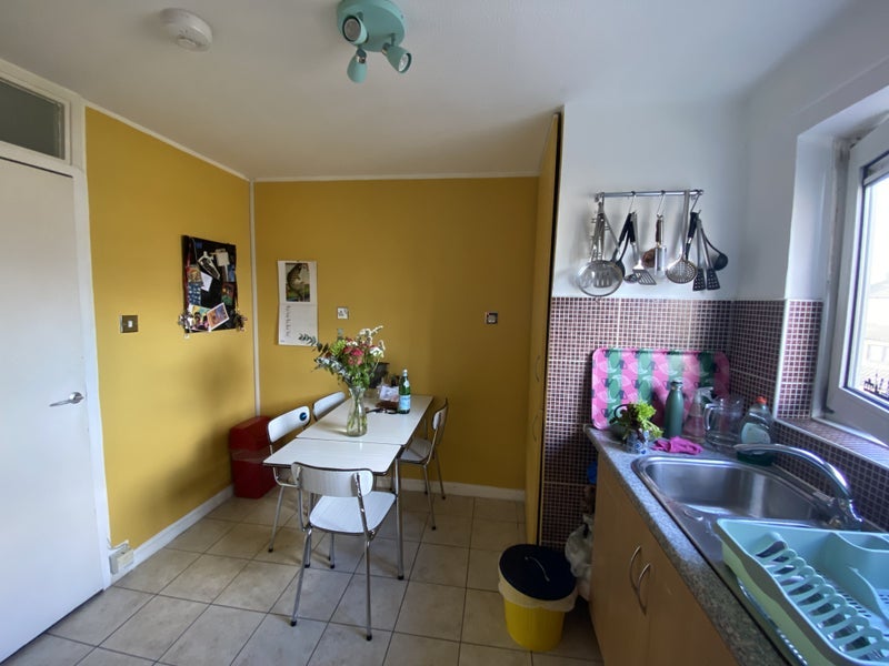Room Rosebank Gardens in Greater London