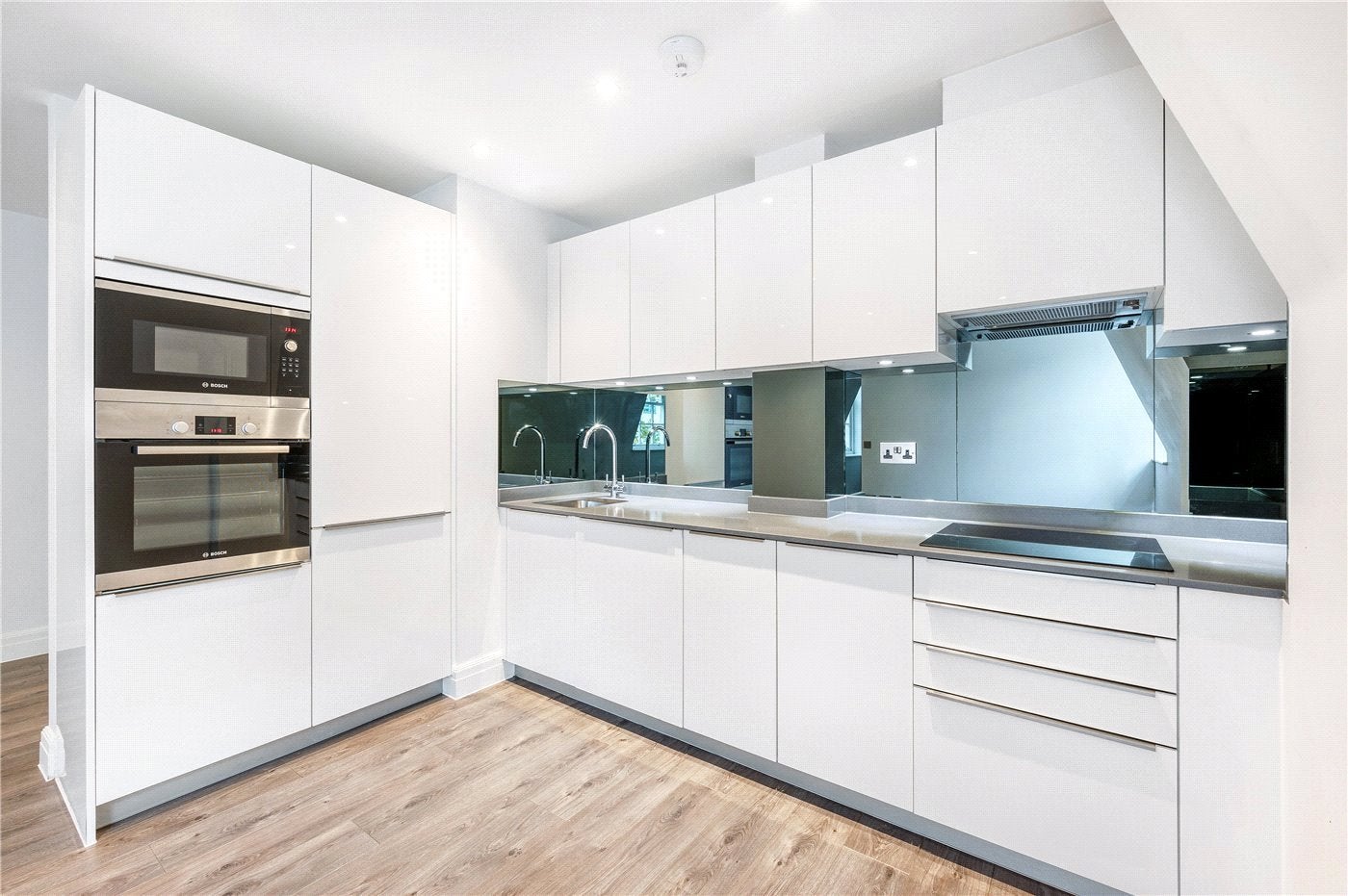 Flat Kew Bridge Road in Greater London