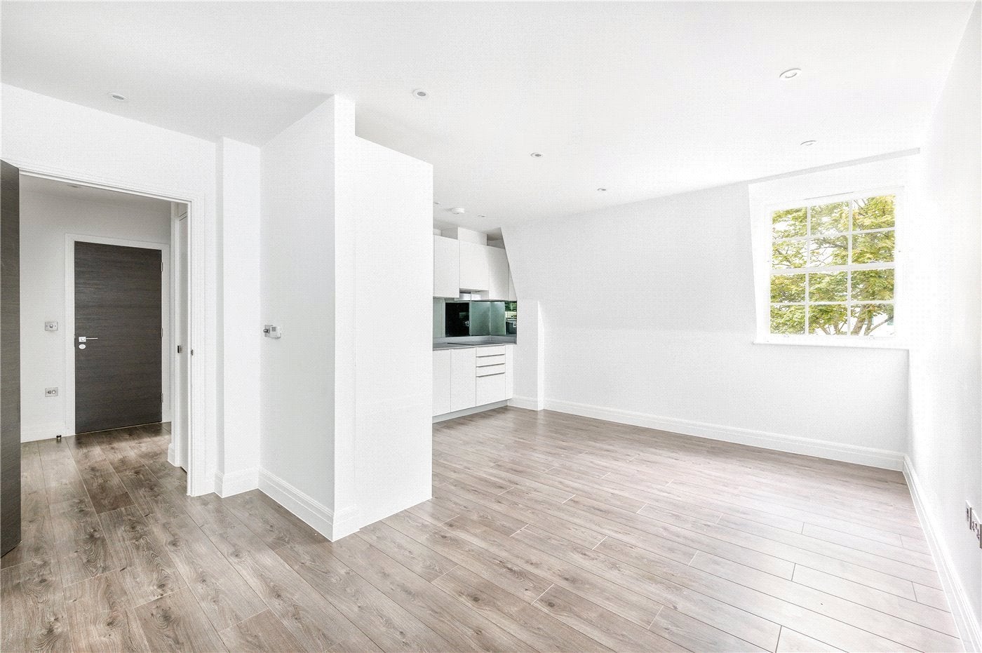 Flat Kew Bridge Road in Greater London