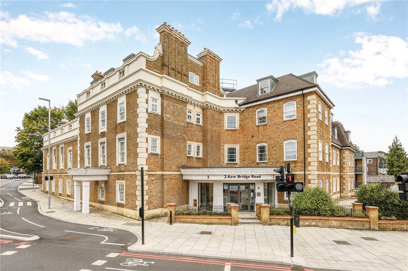 Flat Kew Bridge Road in Greater London