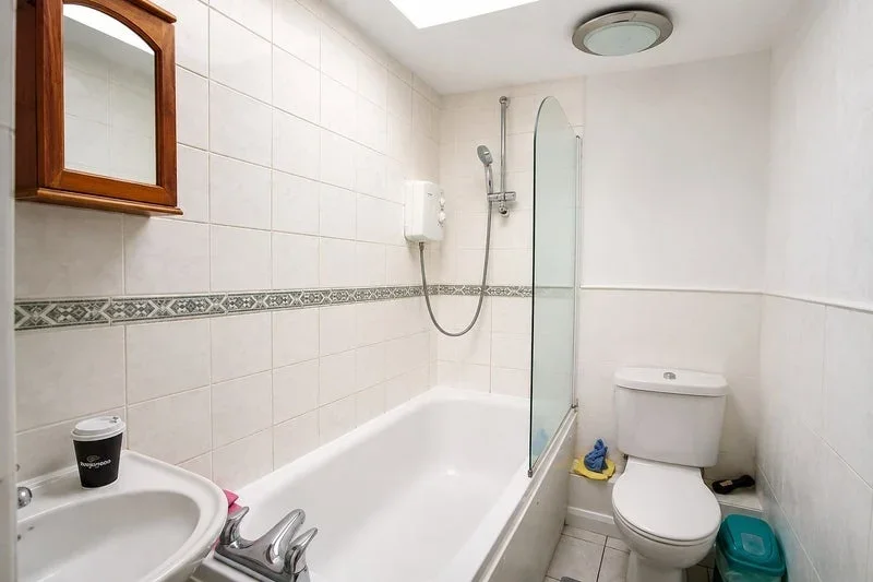 Room Bemish Road in Greater London
