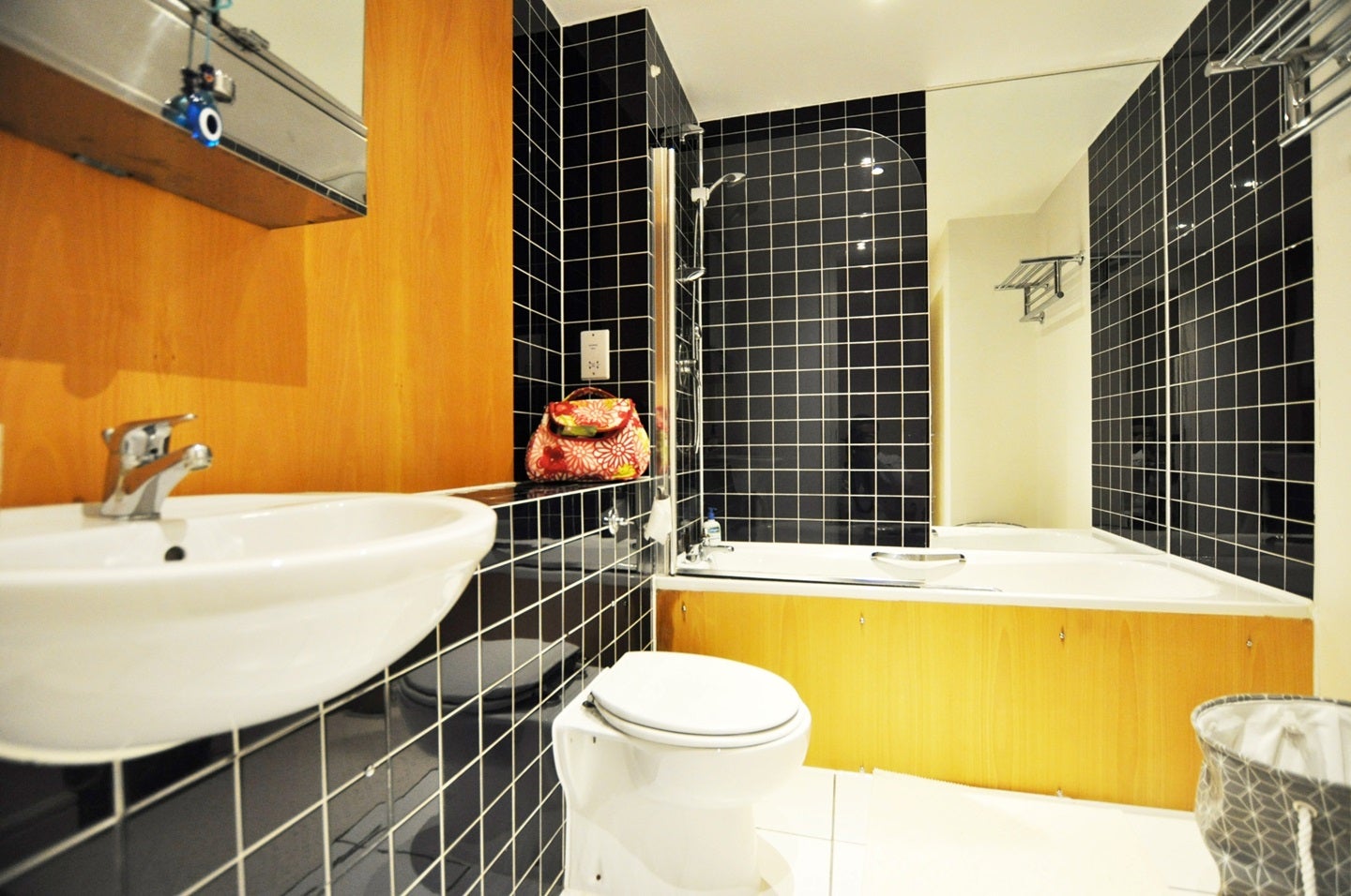 Flat Assam Street in Greater London