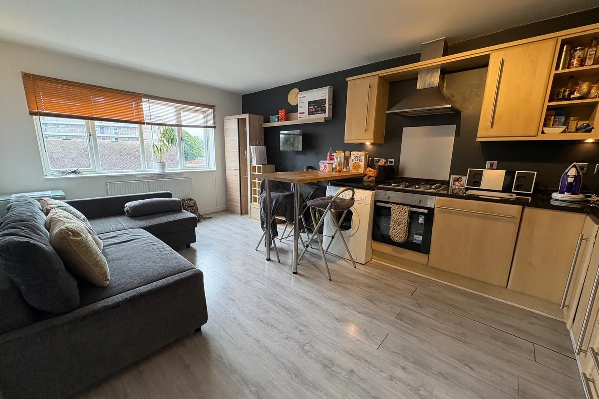 Flat Weedon Road in Northampton