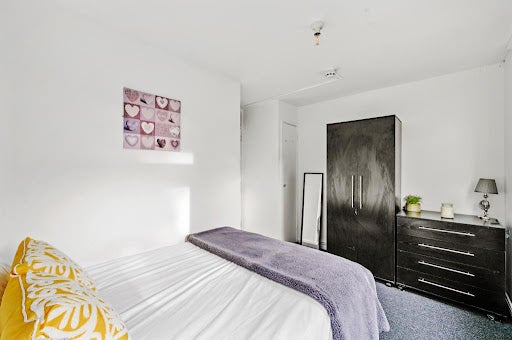 Room Chippenham Road in City of Westminster