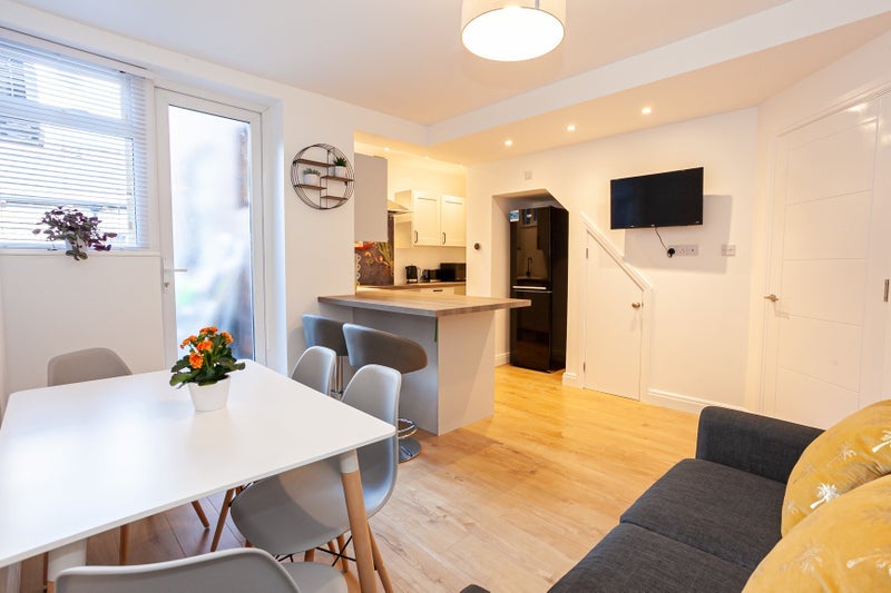 Room Queen Street in Royton
