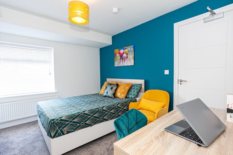 Room Queen Street in Royton