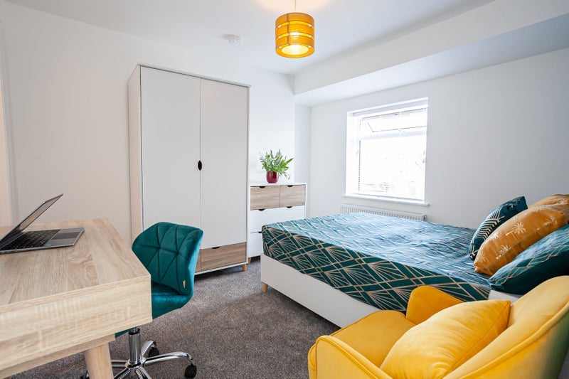 Room Queen Street in Royton