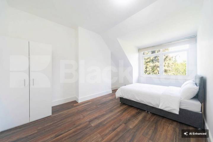 Flat Iverson Road in Greater London