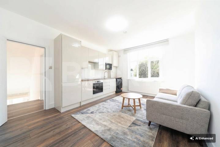 Flat Iverson Road in Greater London