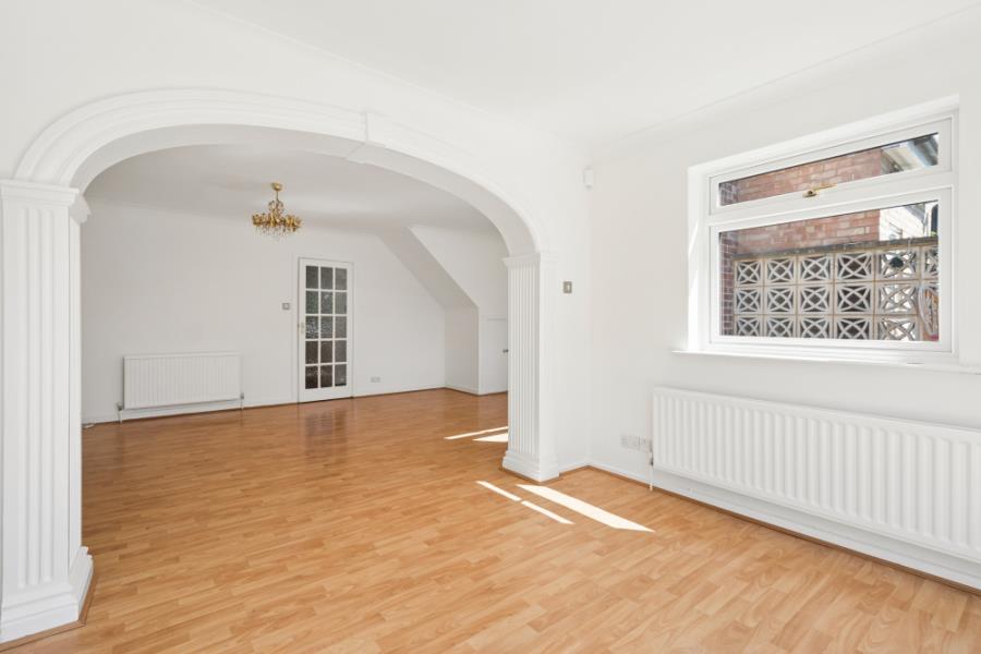 House Sidney Road in Greater London