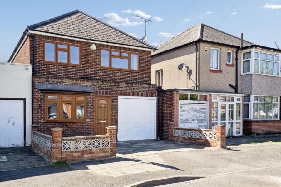 House Sidney Road in Greater London