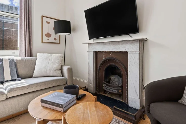 Flat Glendower Place in Greater London