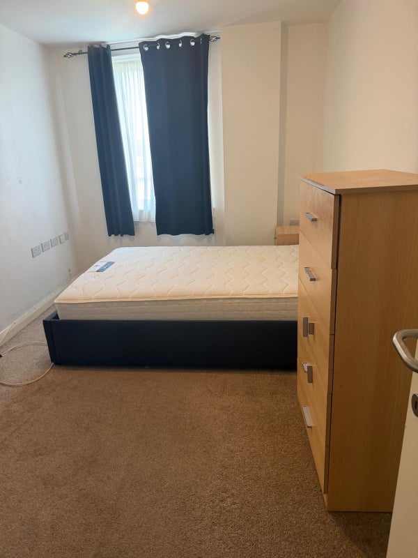 Room Queensland Road in Greater London