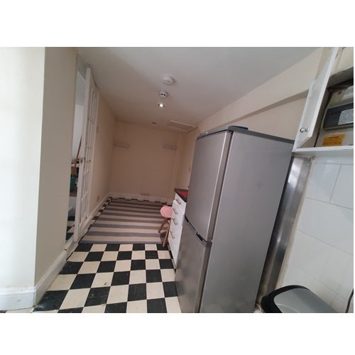 Flat Killyon Terrace in Greater London