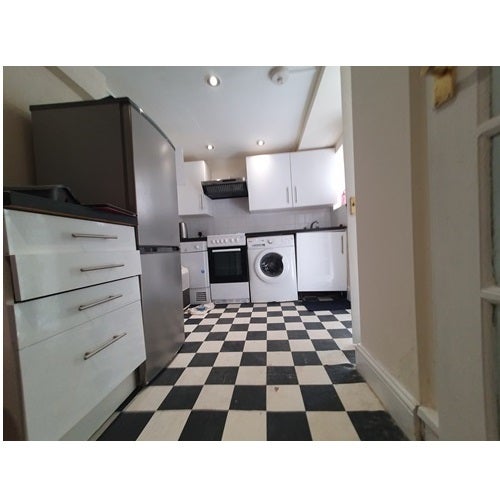 Flat Killyon Terrace in Greater London