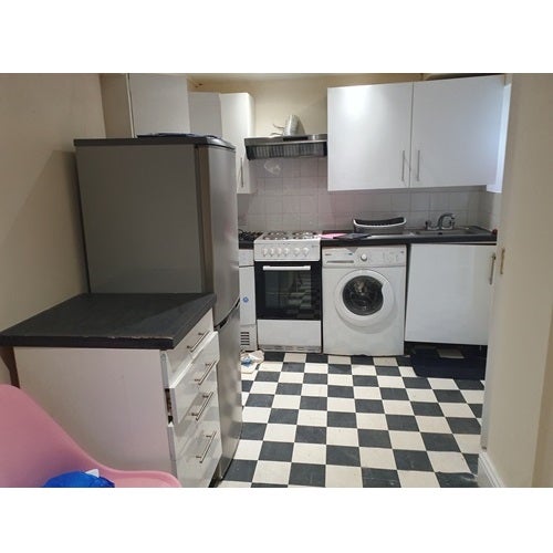 Flat Killyon Terrace in Greater London