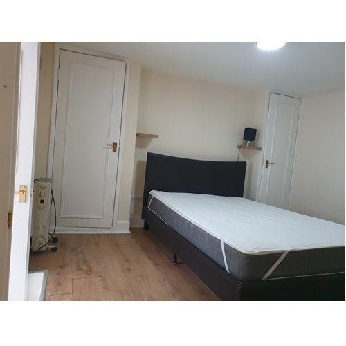 Flat Killyon Terrace in Greater London
