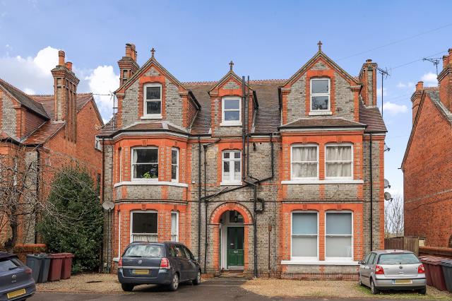 Flat Tilehurst Road in Reading