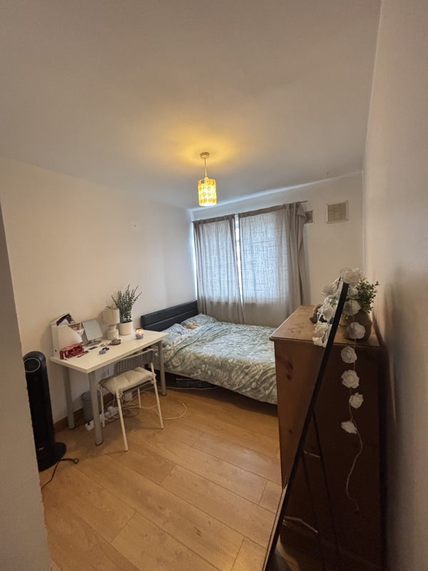 Room Ben Jonson Road in Greater London