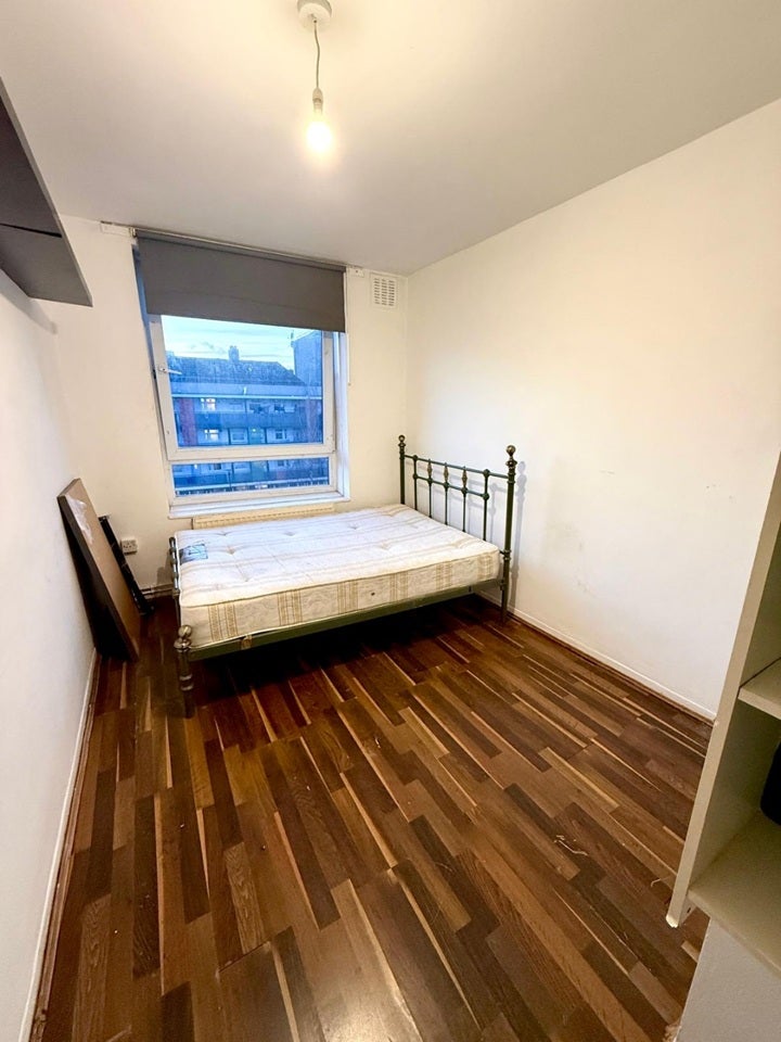 Room Devas Street in Greater London