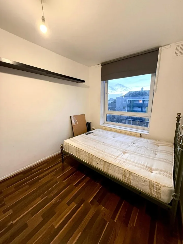 Room Devas Street in Greater London