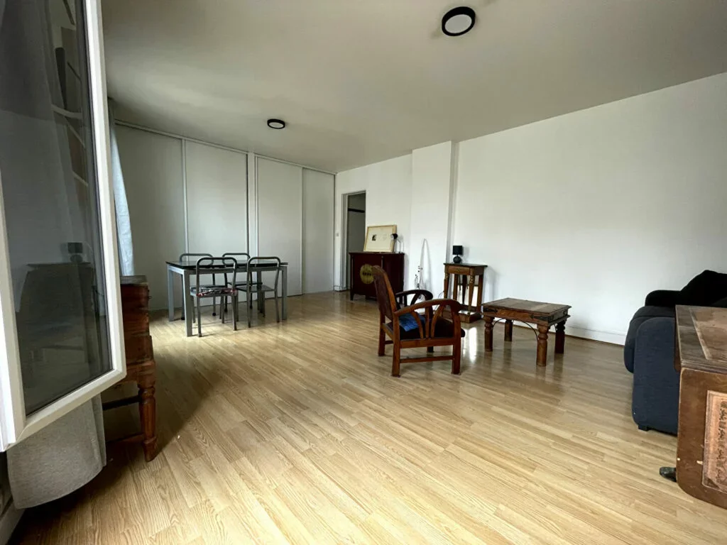 Flat Rue Ramponeau in Paris
