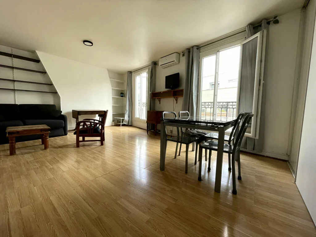 Flat Rue Ramponeau in Paris