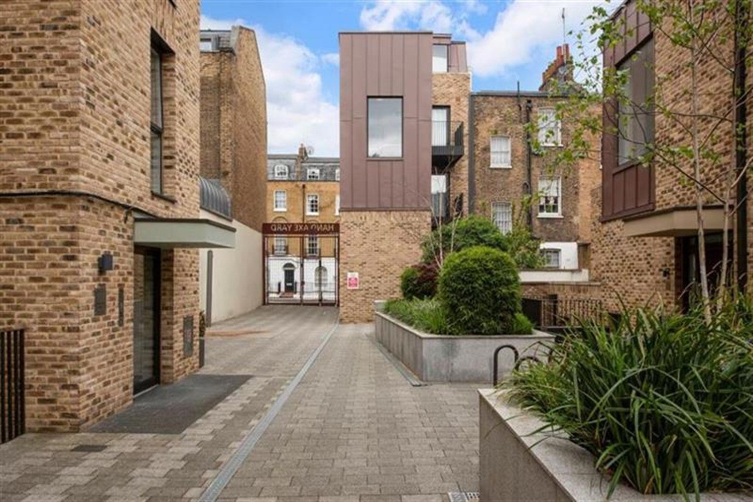 Flat Hand Axe Yard in Greater London