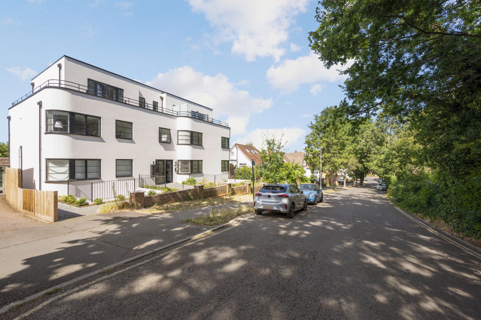 Flat Oak Hill Grove in Greater London