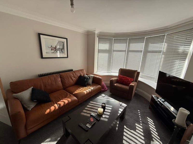 Room Wetherby Road in Leeds