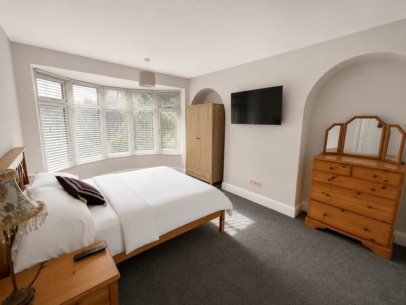 Room Wetherby Road in Leeds
