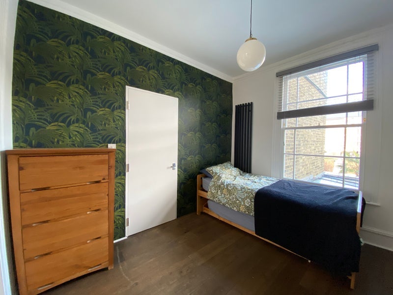 Room Ridley Road in Greater London