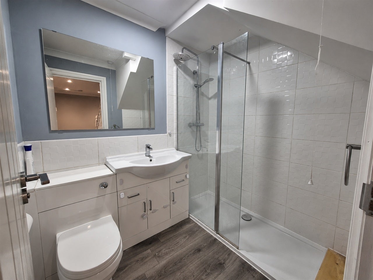 Flat Vicarage Park in Greater London