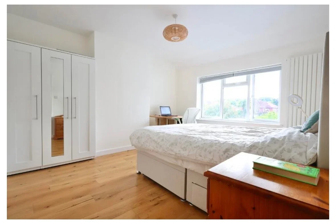 Room Waverley Road in Epsom and Ewell