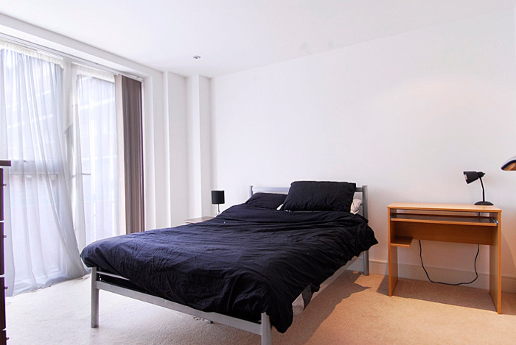 Flat Gloucester Court in London