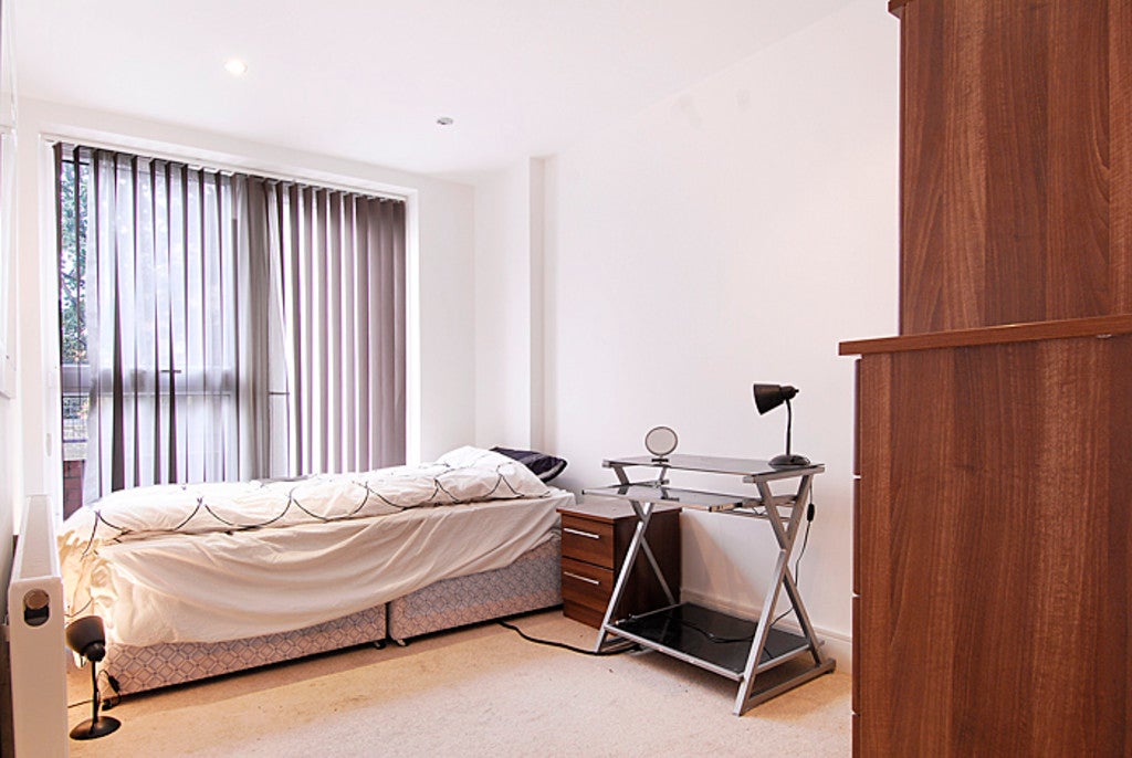 Flat Gloucester Court in London