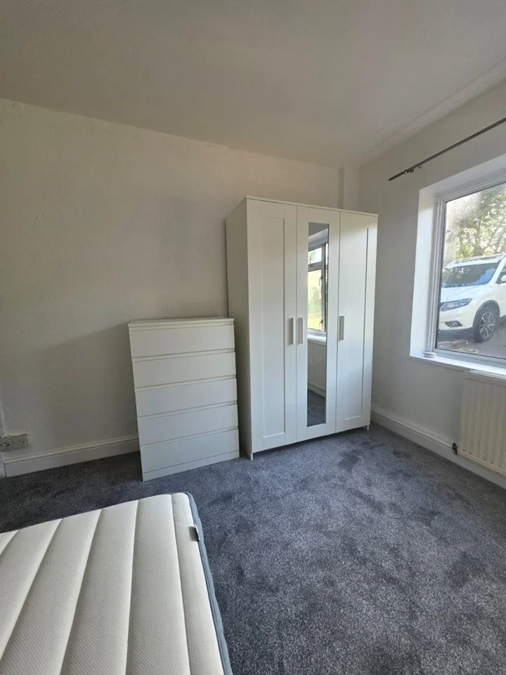 Room Harrowdene Road in Greater London