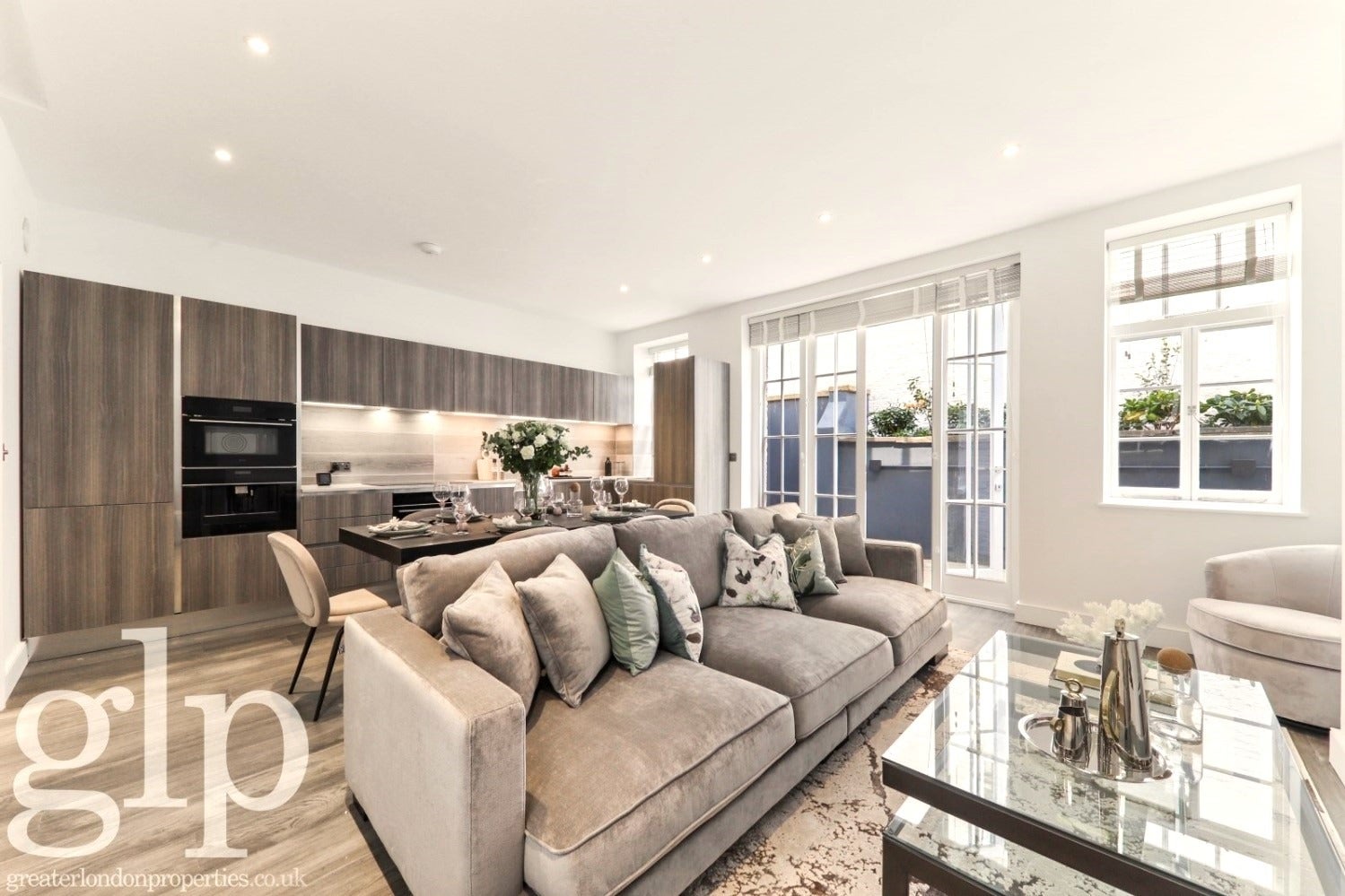 Flat Hyde Park Gardens Mews in City of Westminster