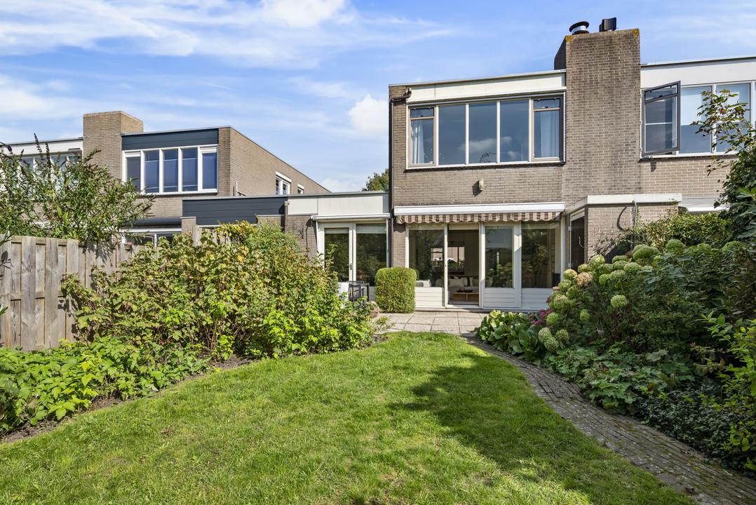 Tussenwoning te koop: Korenmolen 64, Alphen Aan Den Rijn