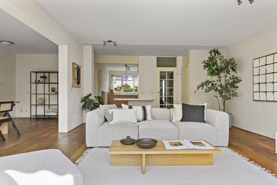 Tussenwoning te koop: Korenmolen 64, Alphen Aan Den Rijn