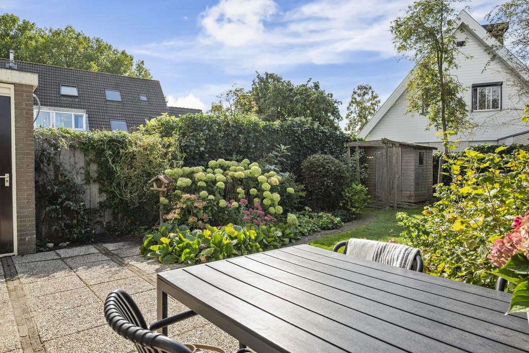 Tussenwoning te koop: Korenmolen 64, Alphen Aan Den Rijn