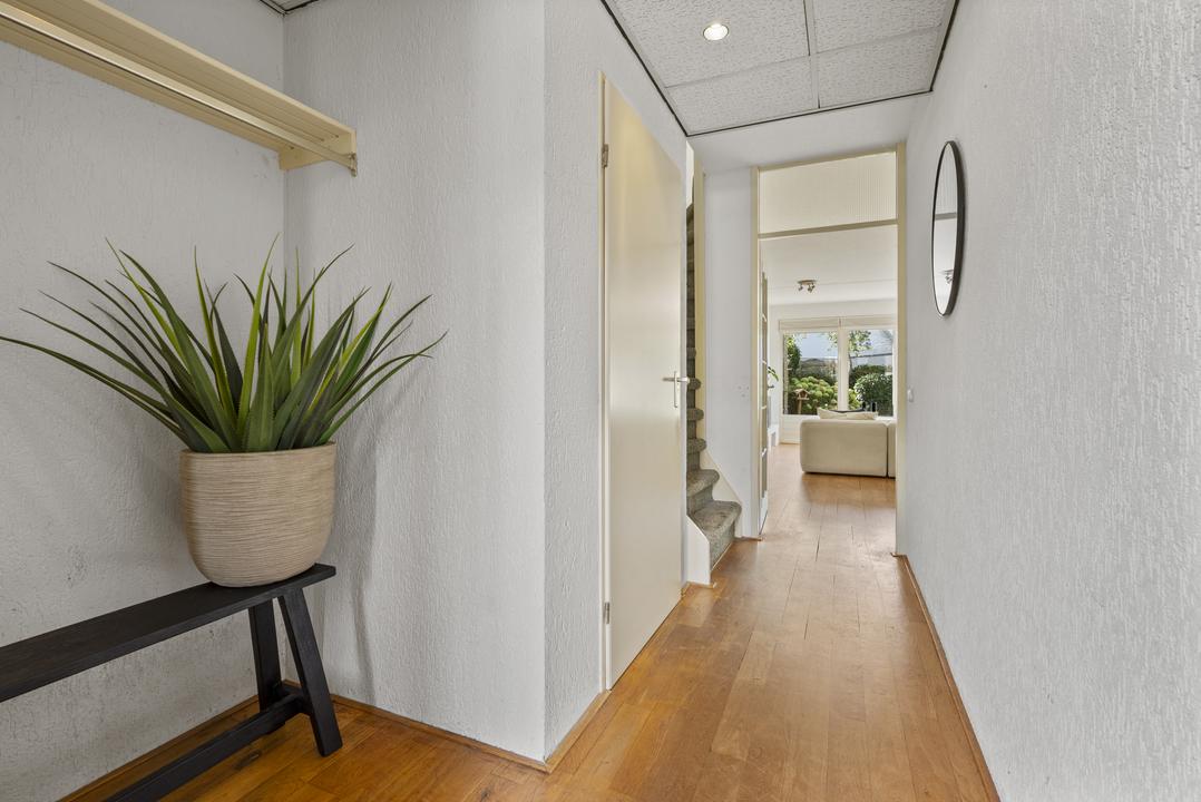 Tussenwoning te koop: Korenmolen 64, Alphen Aan Den Rijn