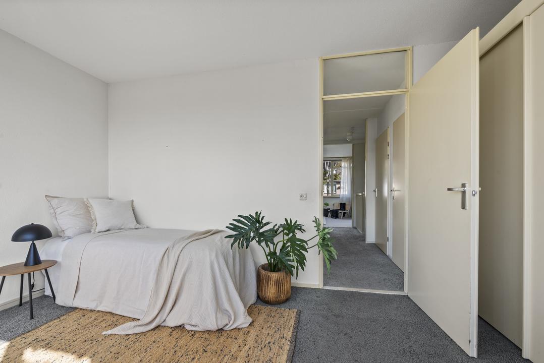 Tussenwoning te koop: Korenmolen 64, Alphen Aan Den Rijn