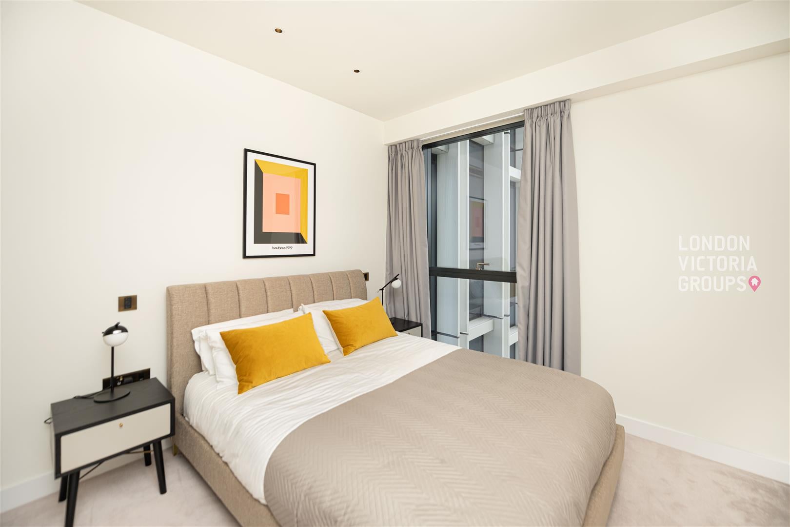 Flat Carnation Way in Greater London