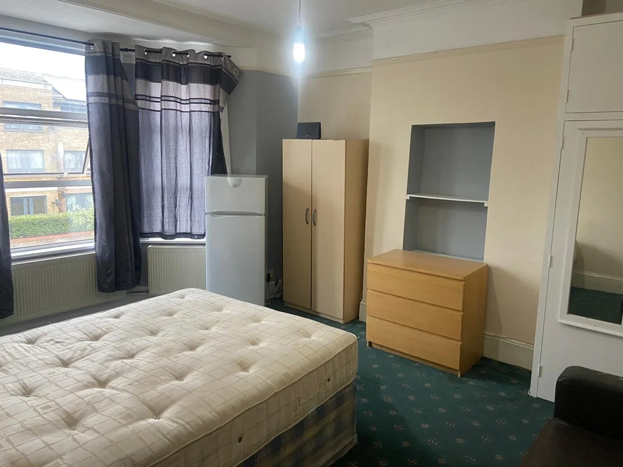 Room Wrottesley Road in Greater London