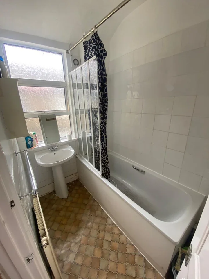 Room Wrottesley Road in Greater London