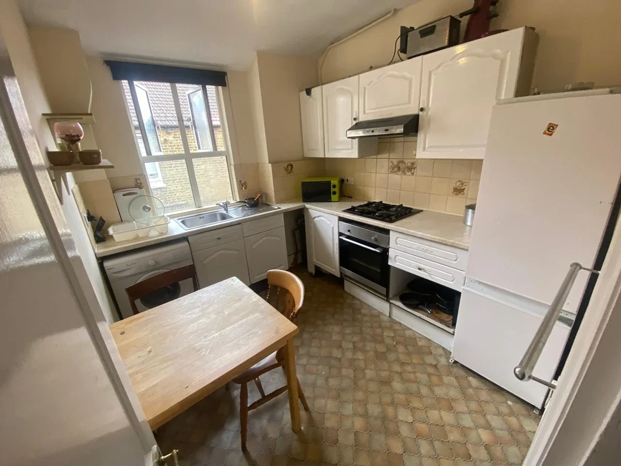 Room Wrottesley Road in Greater London