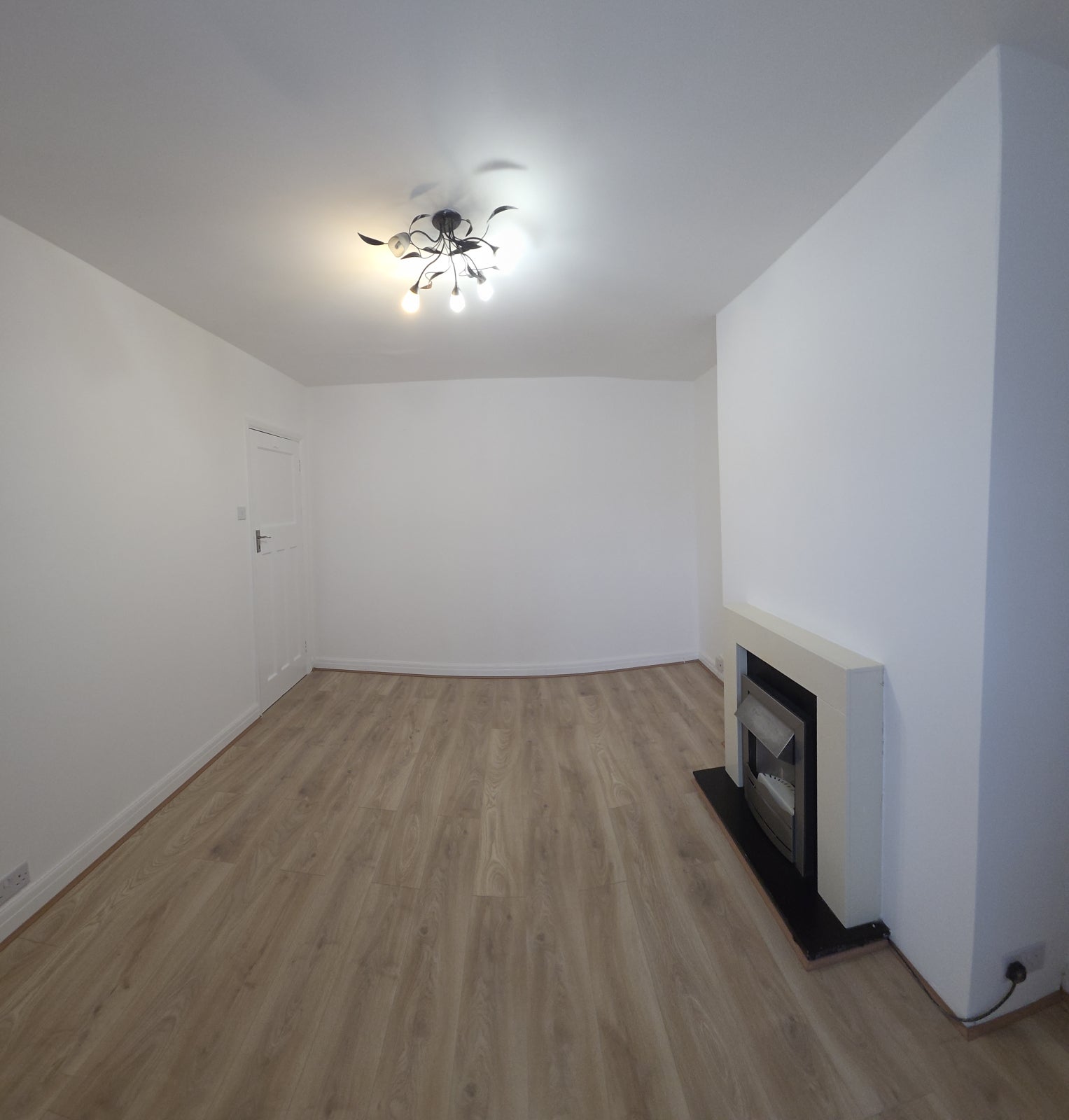 Flat Welland Gardens in Greater London