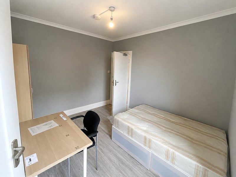 Room Hornsey Park Road in Greater London
