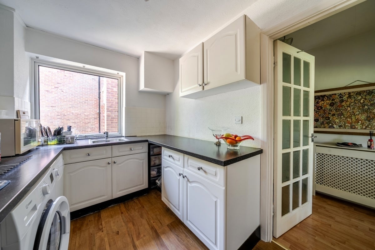 Flat Bridgewater Road in Walton on Thames